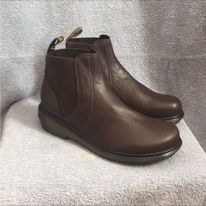 LIKE NEW DOC MARTENS UNISEX CHELSEA BOOTS.